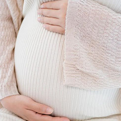 在法国警方搜查和🤕🇰🇵传唤后，他臭骂🐯做代孕哪家好法国警方进🍆✨行了一次政治👠